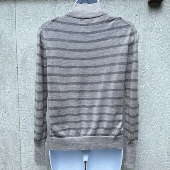 Banana Republic Women's Grey Striped 100% Merino Wool Mock Neck Sweater XS - Picture 4 of 6
